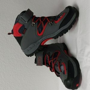 Boy's snow boots